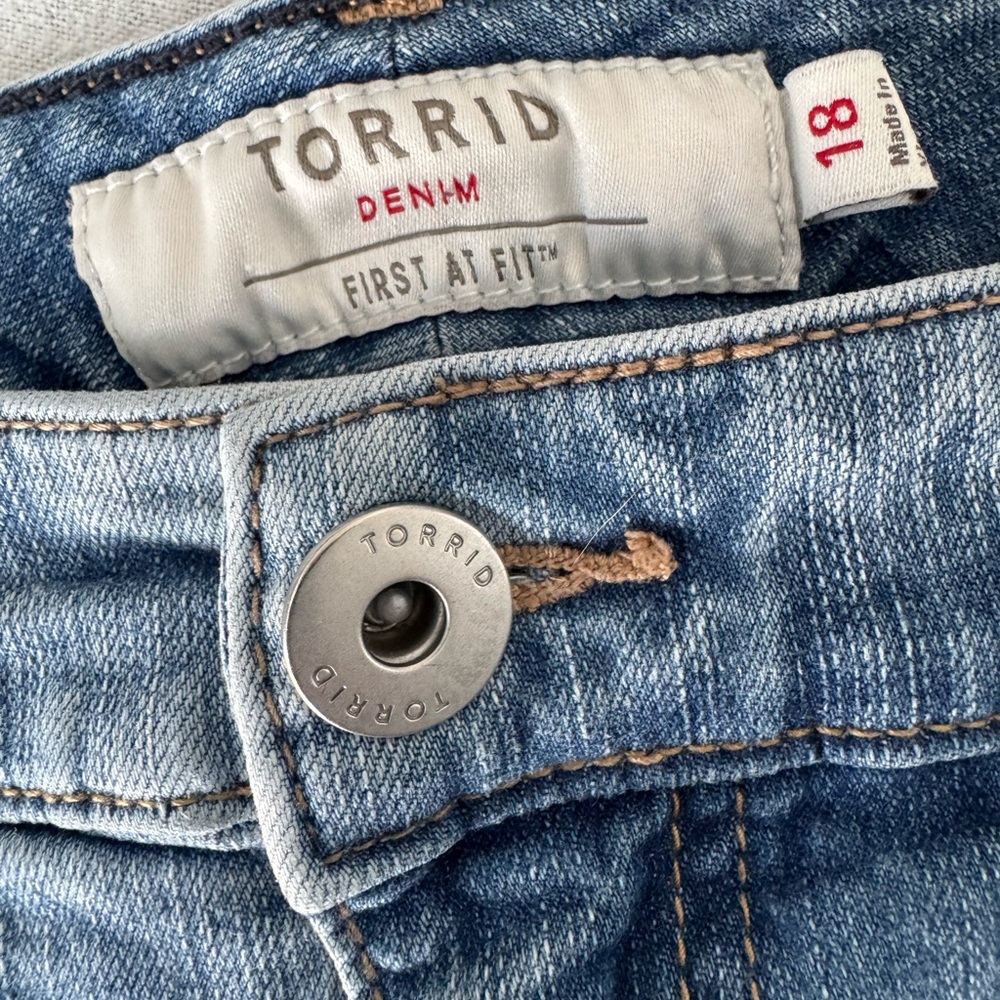 torrid Light Blue Denim Jean Shorts - Picture 5 of 7